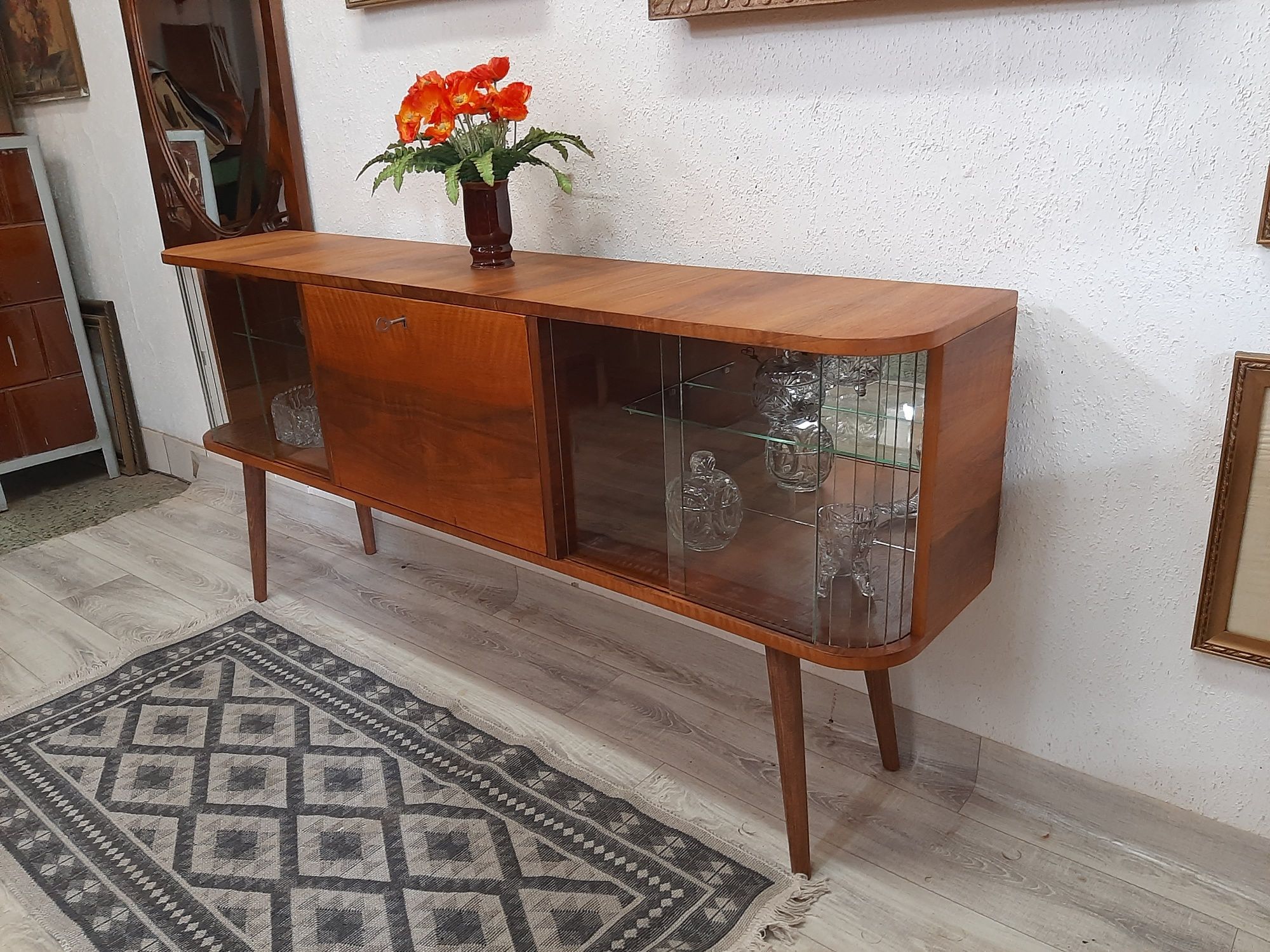 Komoda w stylu art deco po renowacji.