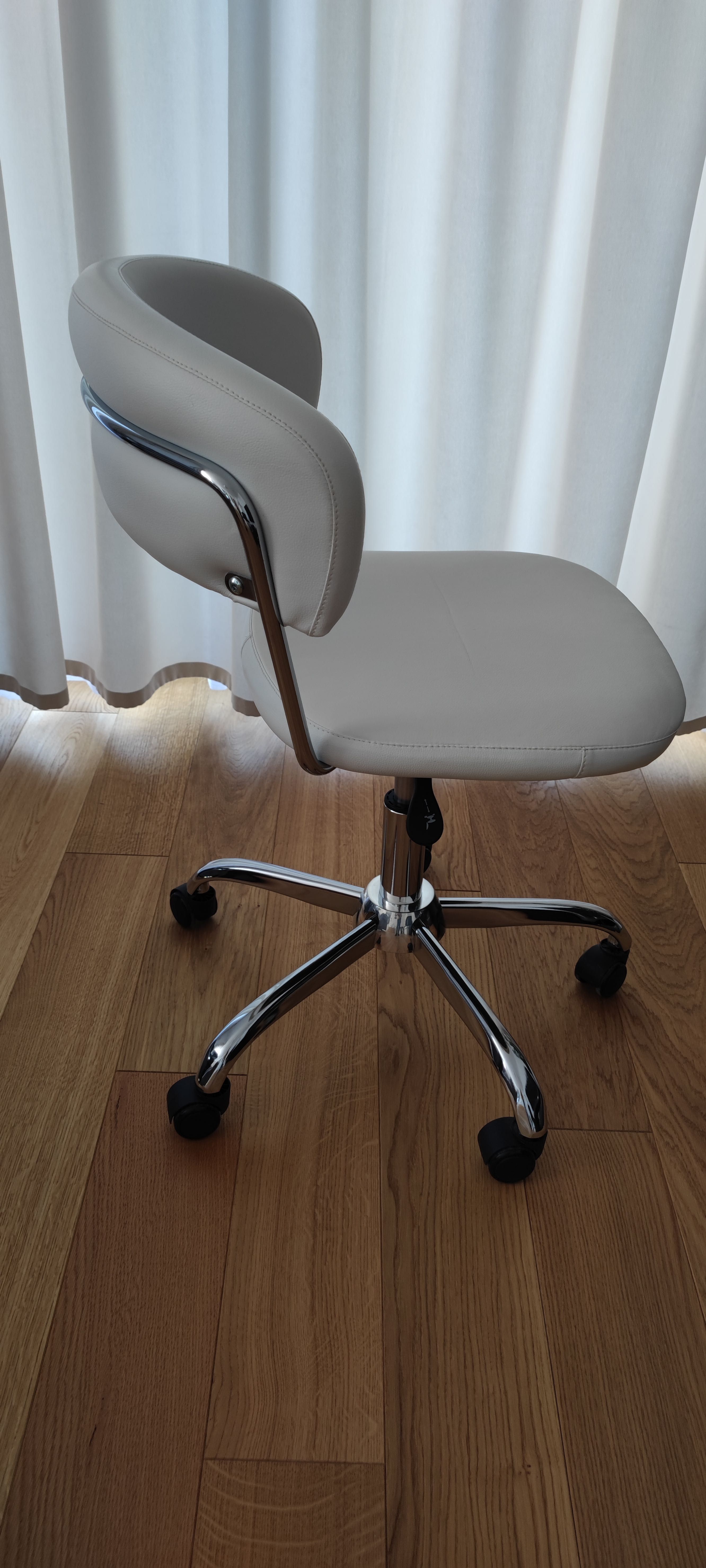Krzesło biurowe SNEDSTED białe - odbiór osobisty