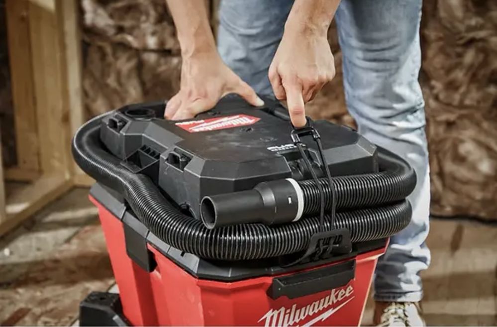 Акумуляторний промисловий пилосос Milwaukee M18 Fuel 0910-20