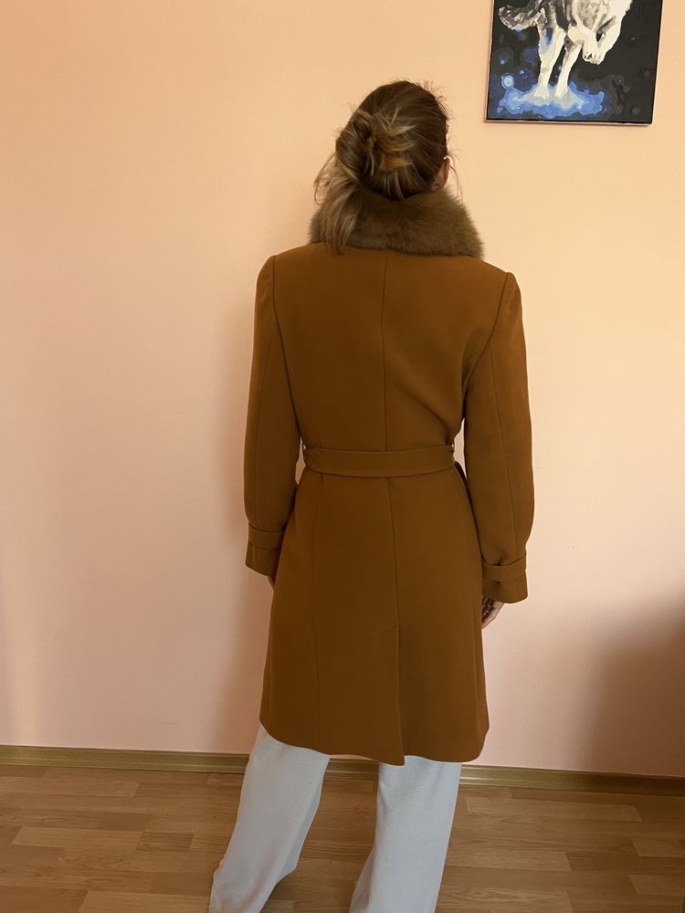 Пальто жіноче з хутром