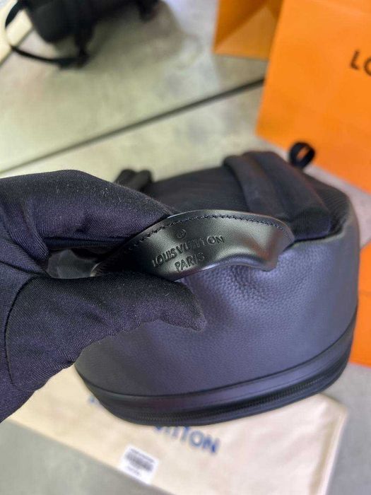 Черный рюкзак Louis Vuitton кожаный ранец LV сумка Луи Виттон c824
