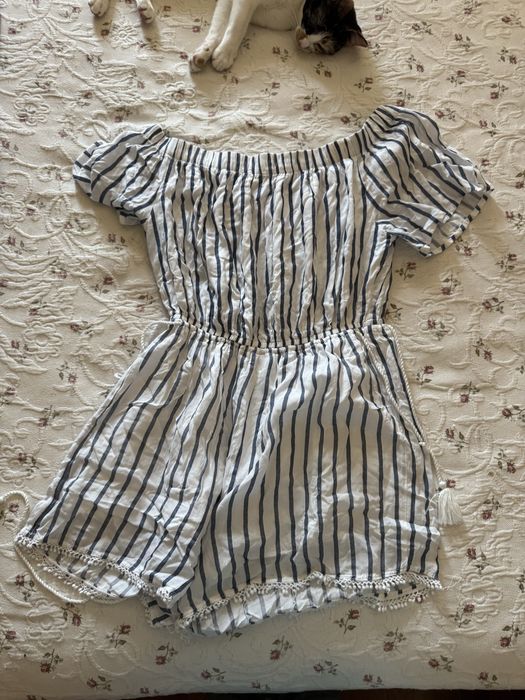 Camisa, vestidos e macacões