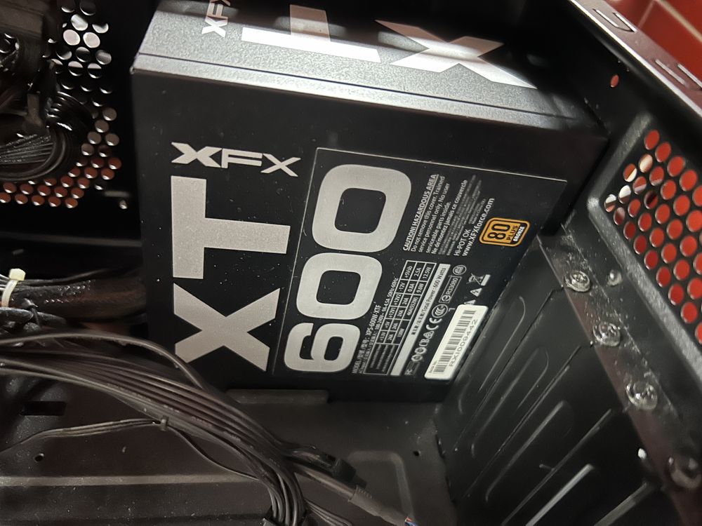 Fonte de alimentação XFX XT 600