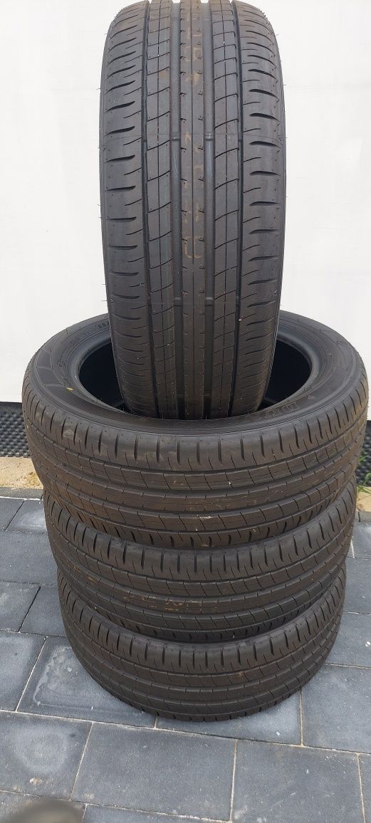 Opony Dunlop 225 50 R 18