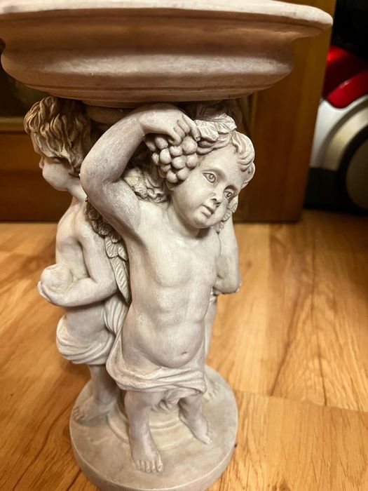 Вінтажна підставка/підсвічни з кремової смоли з херувимами та ангелами