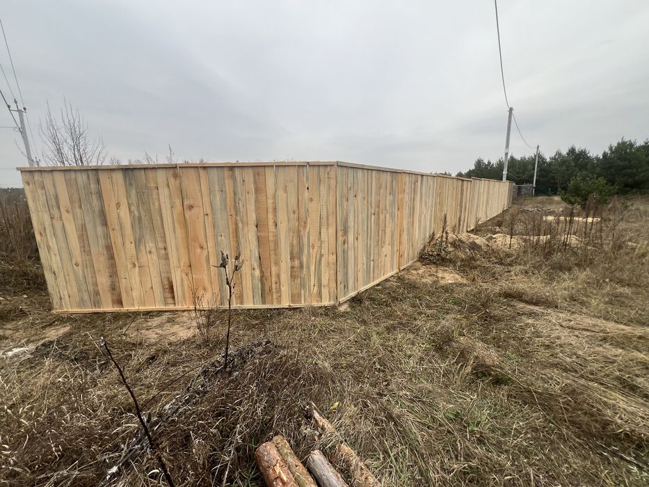 Підтоварник сосновий , стовпчик для будівельного паркану .