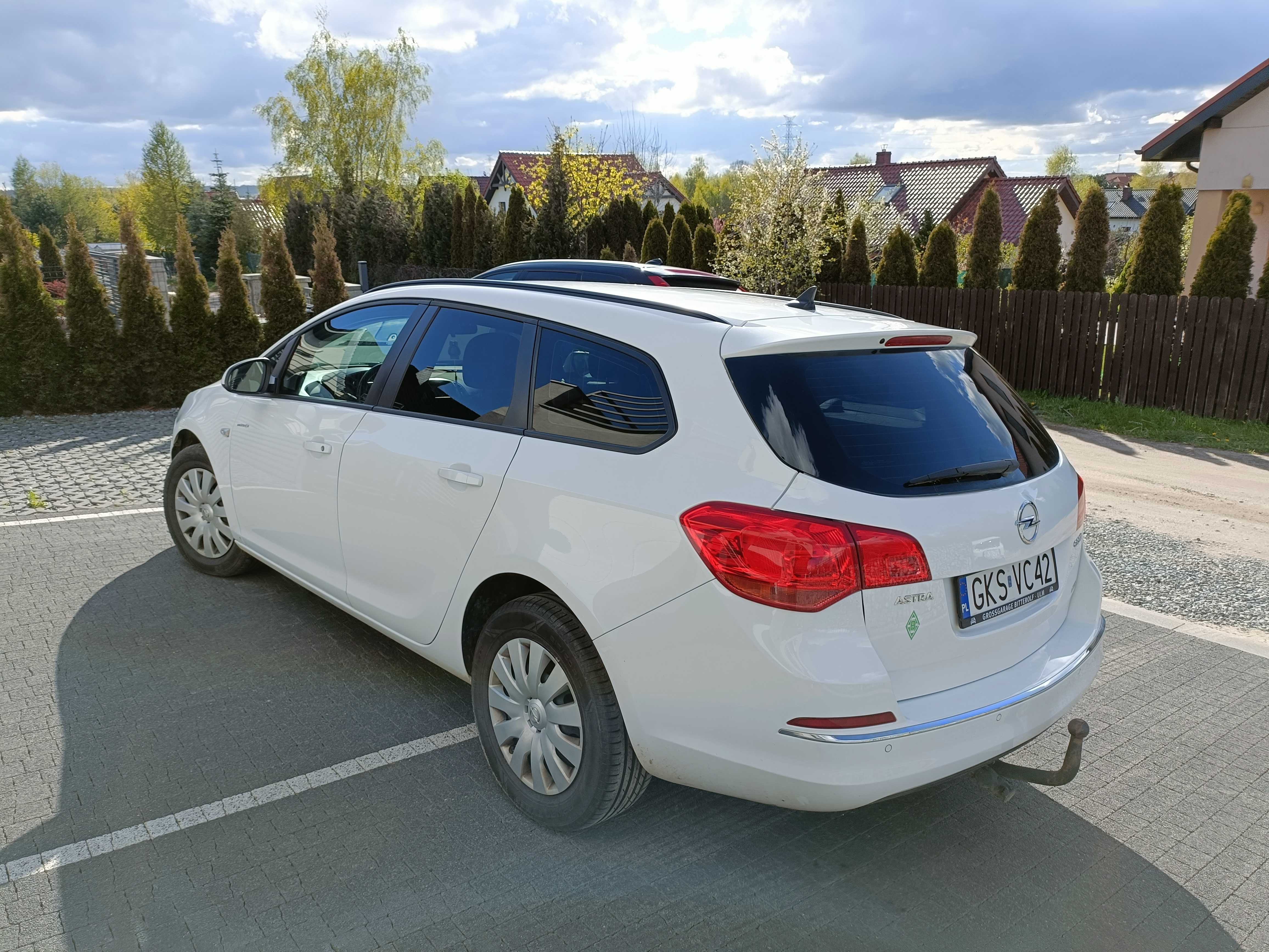 Opel Astra kombi hak 1.6 cdti