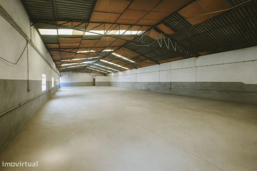 Armazém com Moradia na rua Regadio - Santa Maria da Feira