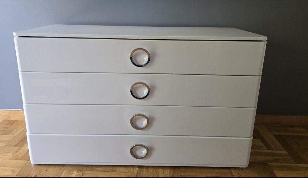 Komoda biała, lakierowana Black Red White szer 130., wys.80cm