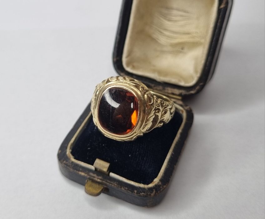 Złoty okazały sygnet z pomarańczowym kamieniem złoto 585