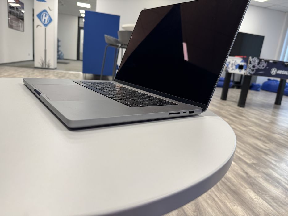 MacBook Pro 16", M2 Pro, SSD 1TB, 16 GB RAM 2023