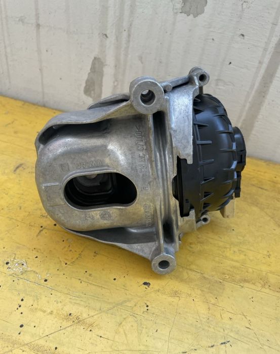 Ліва подушка опора двигуна audi 4M0199377