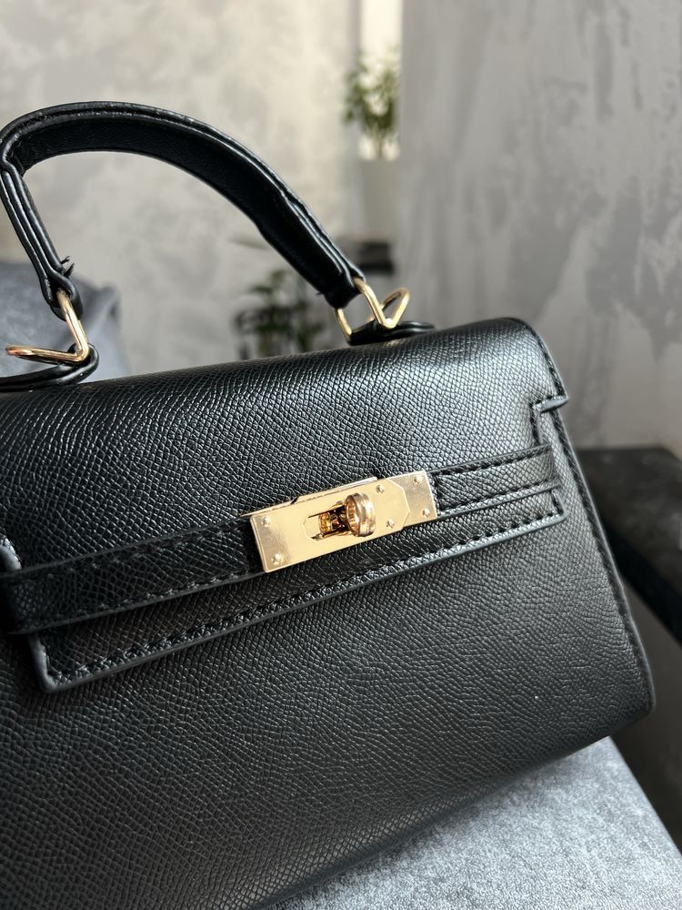 Сумочка в стилі hermes чорна