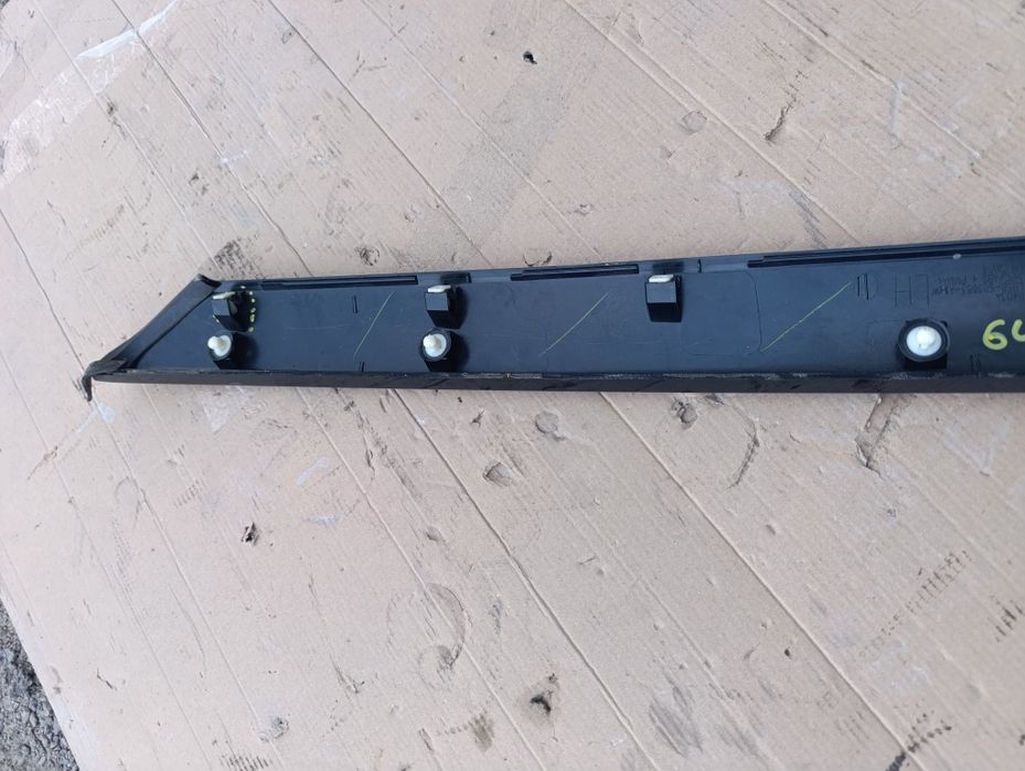 Молдинг лобового стекла левый Ford Explorer 6 2020г Оригинал.