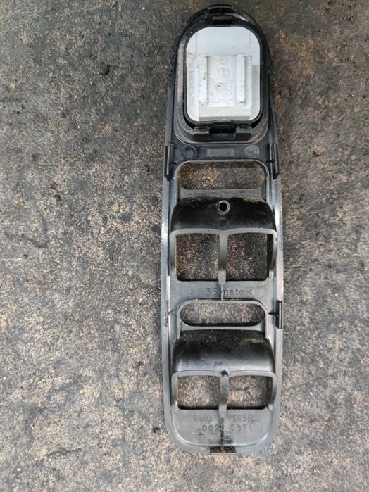 Seat Toledo II Panel Mocowania Przełączników Szyb Lewy Przód