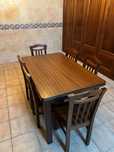 Mesa em madeira extensivel com 6 cadeiras