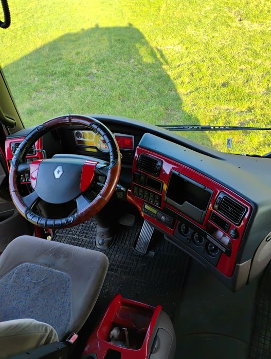 Renault Magnum do przewozu zwierząt 3 piętra( zamienię traktor koparka