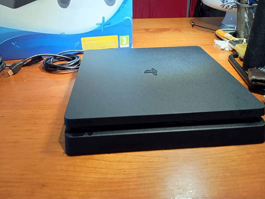 Ps4 Slim com caixa