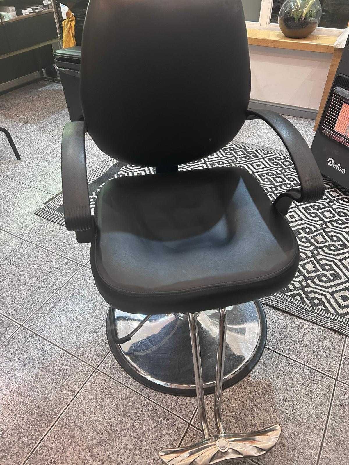 Cadeira cabeleireiro estética - COMO NOVO!
