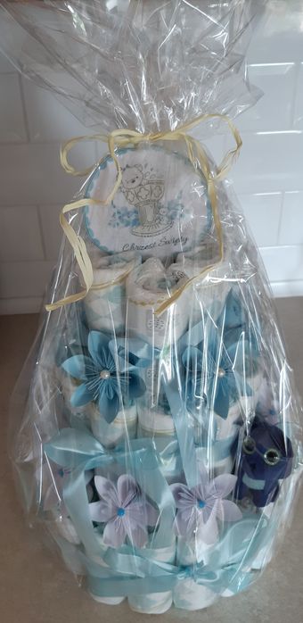 Tort z pieluch pieluszek chrzciny roczek