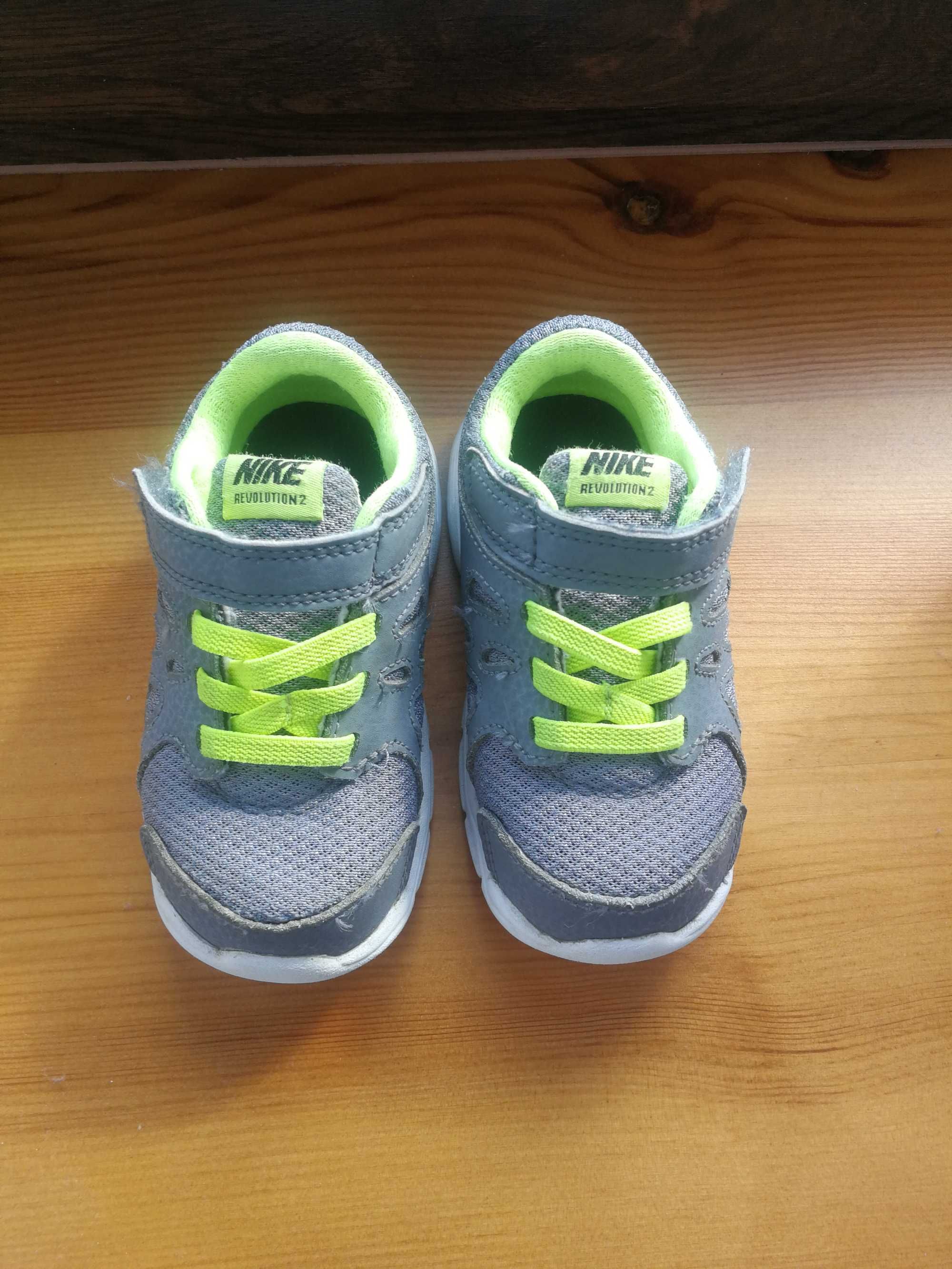 Buty chłopięce nike rozmiar 22