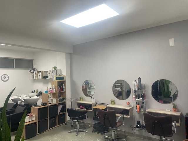 Cedência Cadeira para cabeleira/o