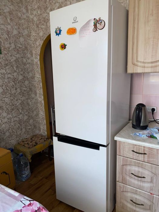 Холодильник Indesit