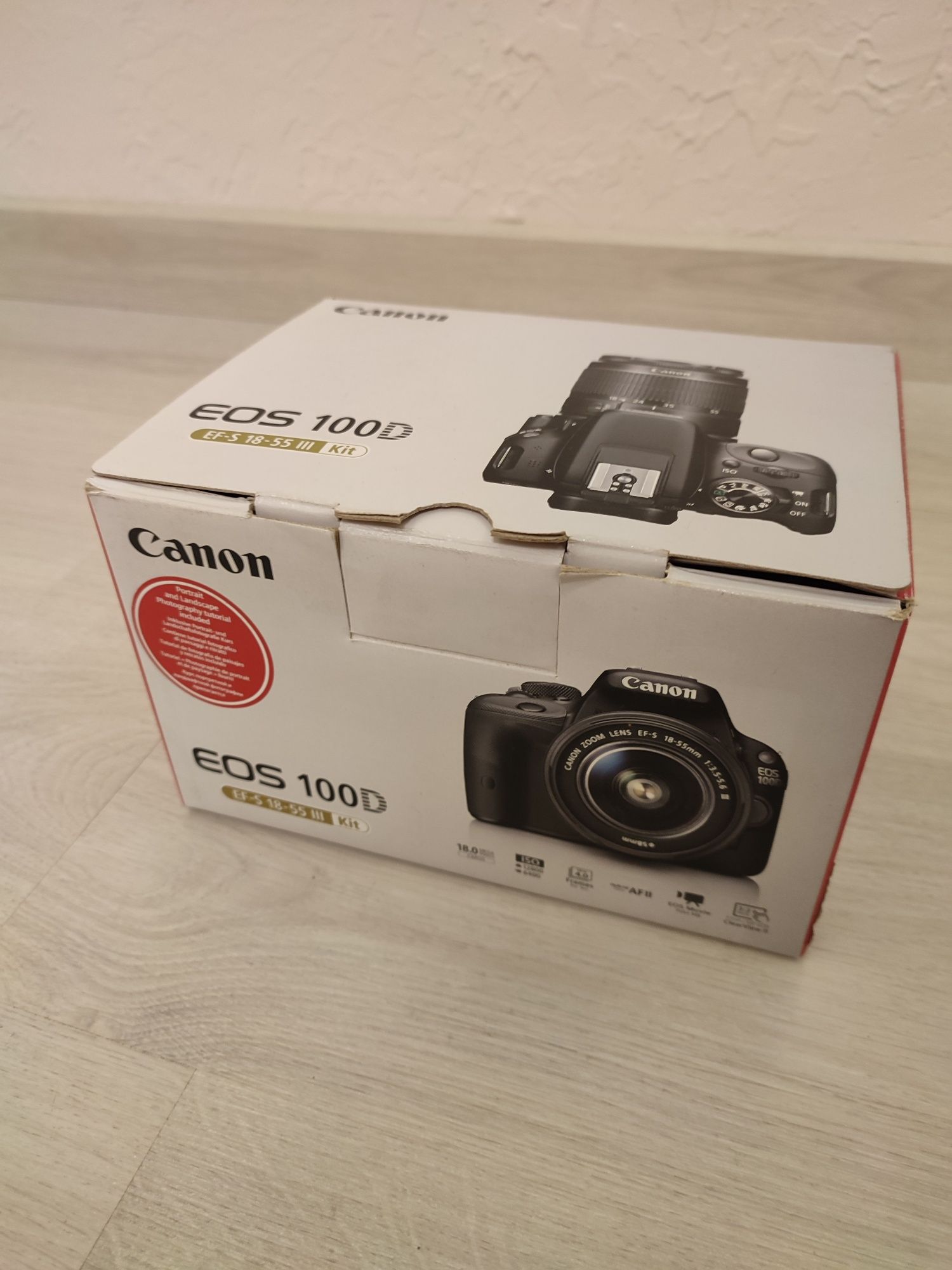 Цифровий фотоапарат Canon EOS 100D