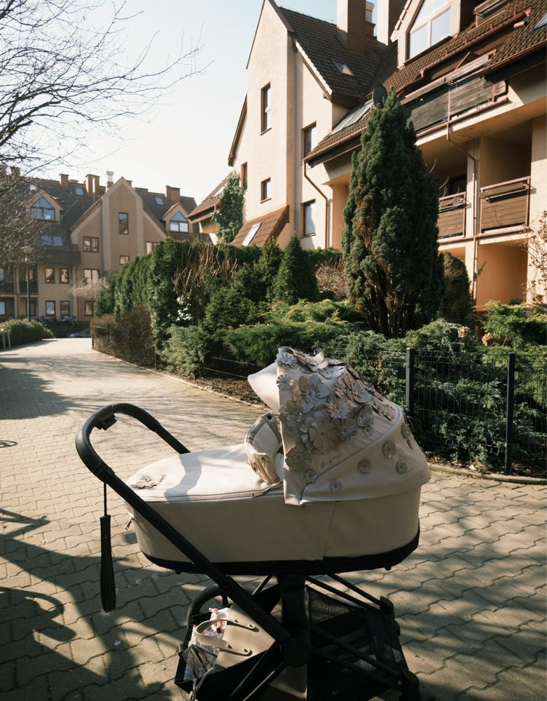 Візок Cybex Priam simple flowers beige, шасі matt black