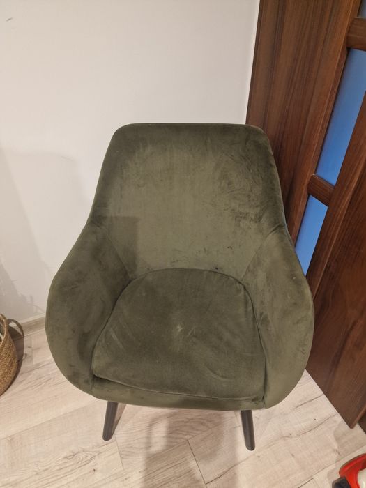 Fotel kubełkowy pokój