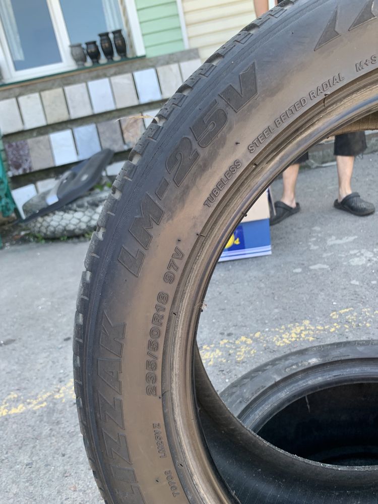 Зимові Шини BRIDGESTONE 235/50R18