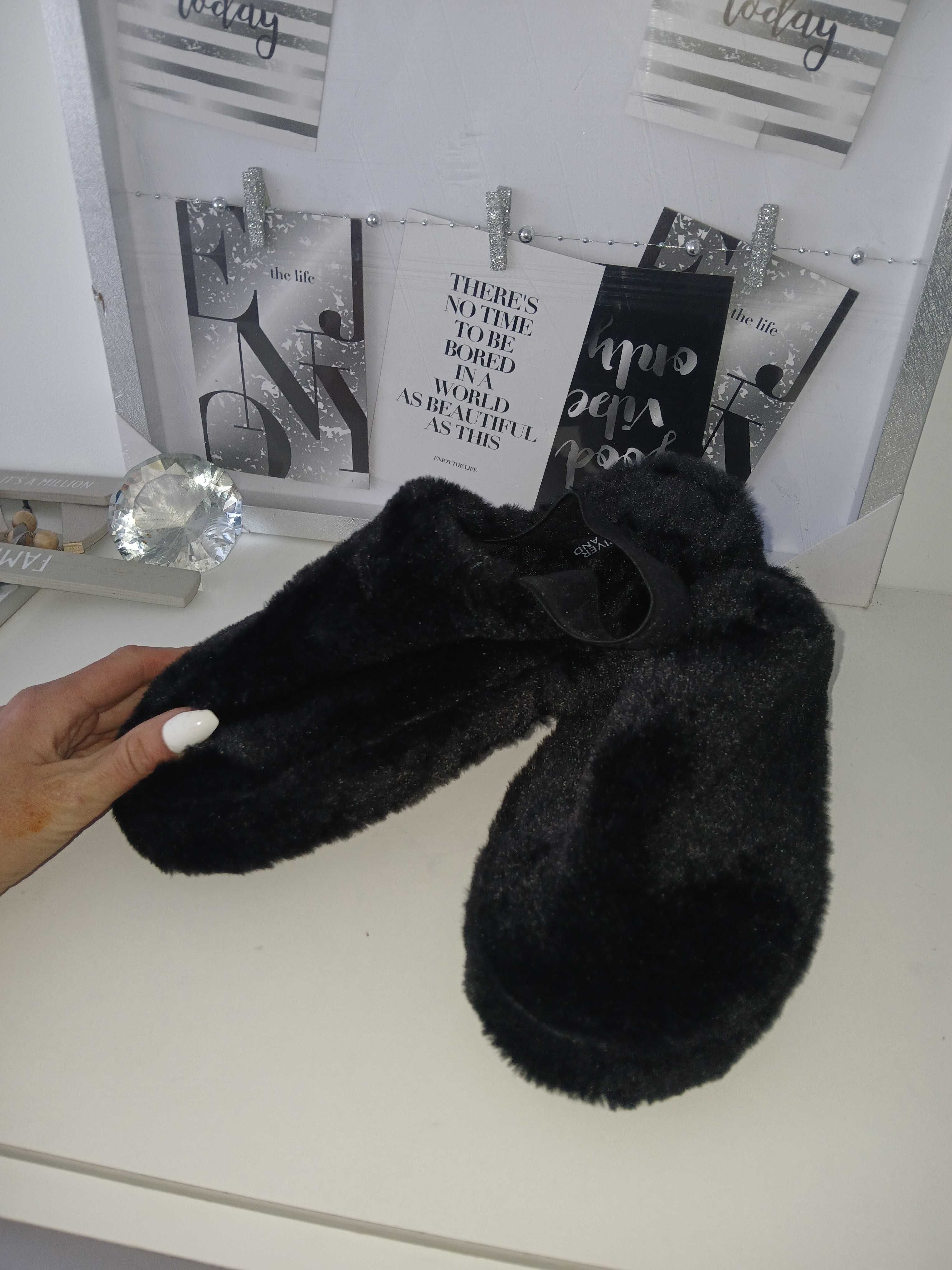 Nowe klapki papcie River Island  41/42 futerko