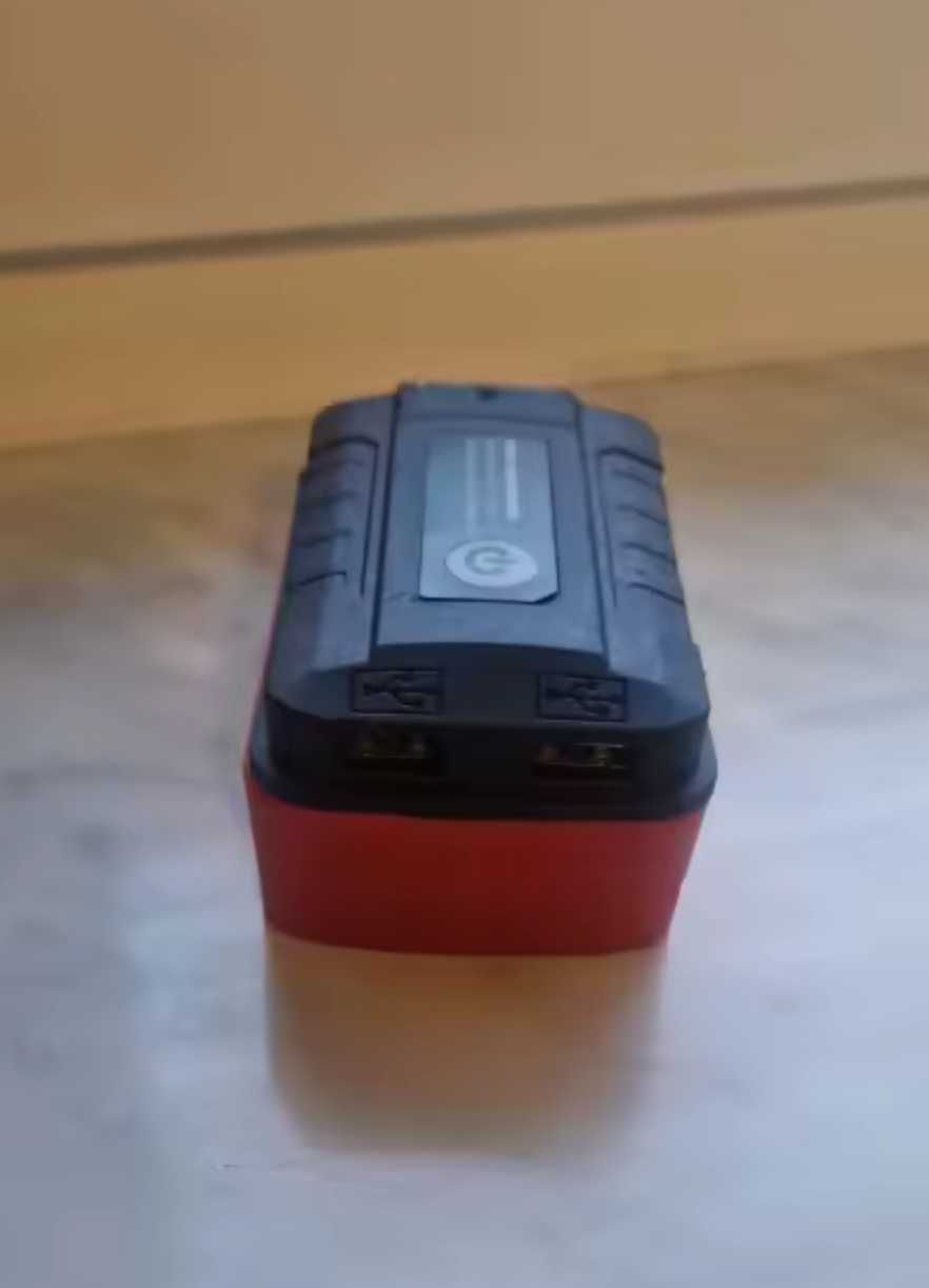 Adapter na baterie Milwaukee z ładowarką i lampą led. Powebank