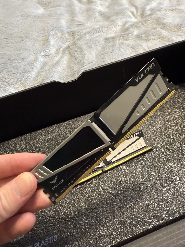 Vulcan / DDR4 / оперативна память 2 по 16 gb / 32 gb
