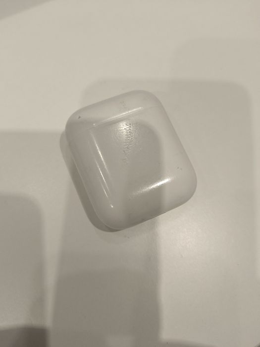 Футляр для наушников Apple