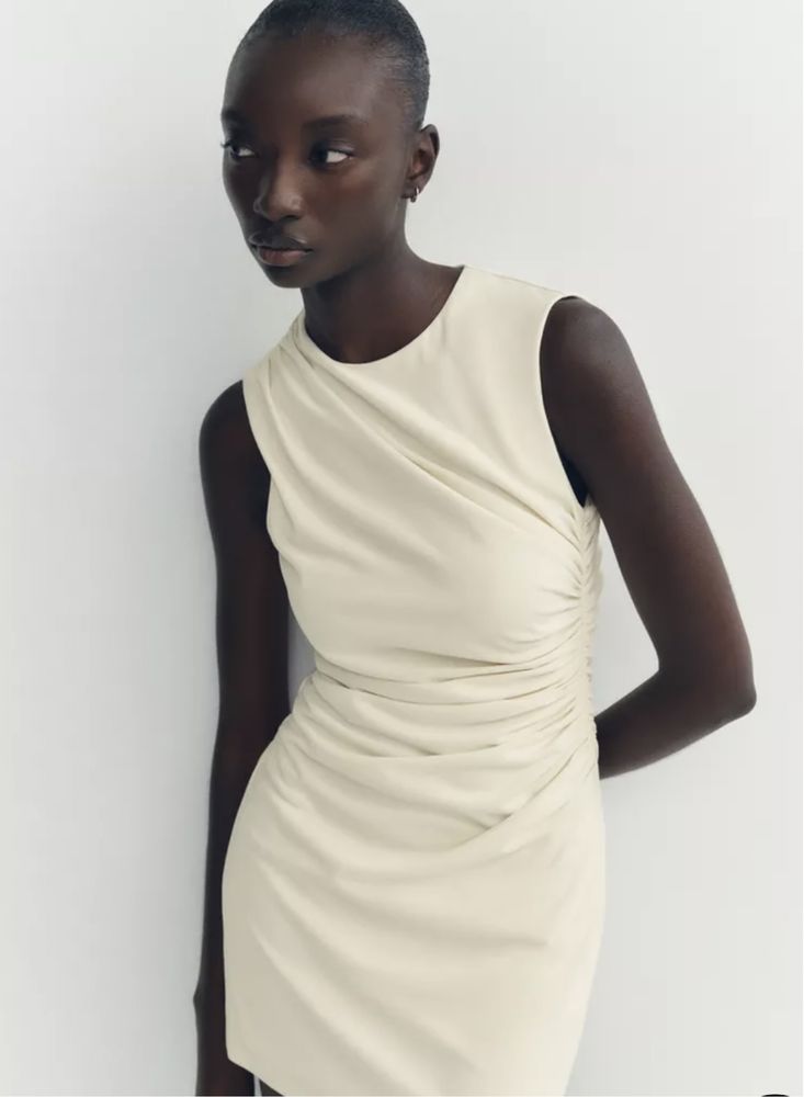 Коротка сукня з драпуванням zara