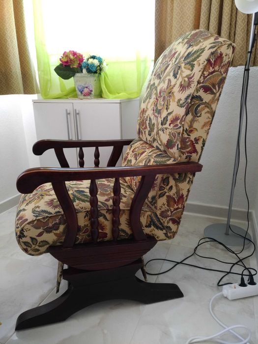 Cadeira de baloiço em nogno