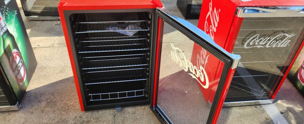 JANKI, ul. WSPÓLNA 6 Lodówka chłodziarka na napoje Coca Cola