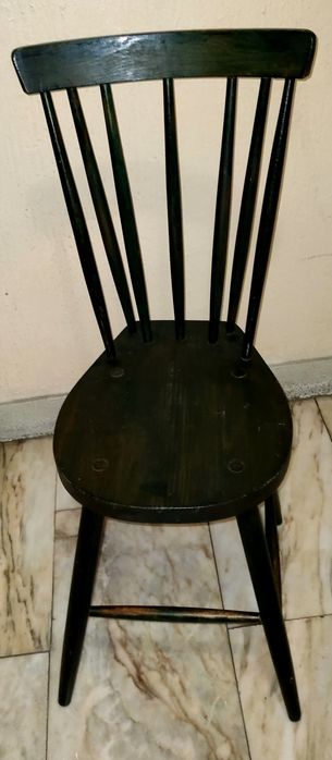 Cadeira em Madeira rabo de peixe