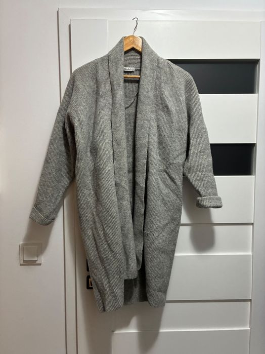 Reserved beżowe 37 sandałki