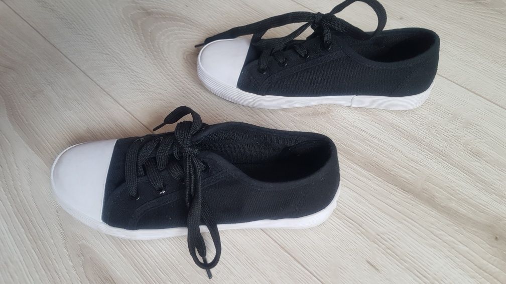 Buty firmy Vty z Deichmann trampki tenisówki r. 33 czarne białe