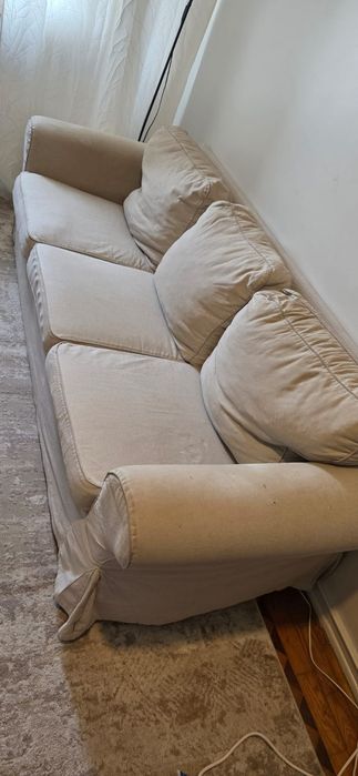 Sofá de três lugares