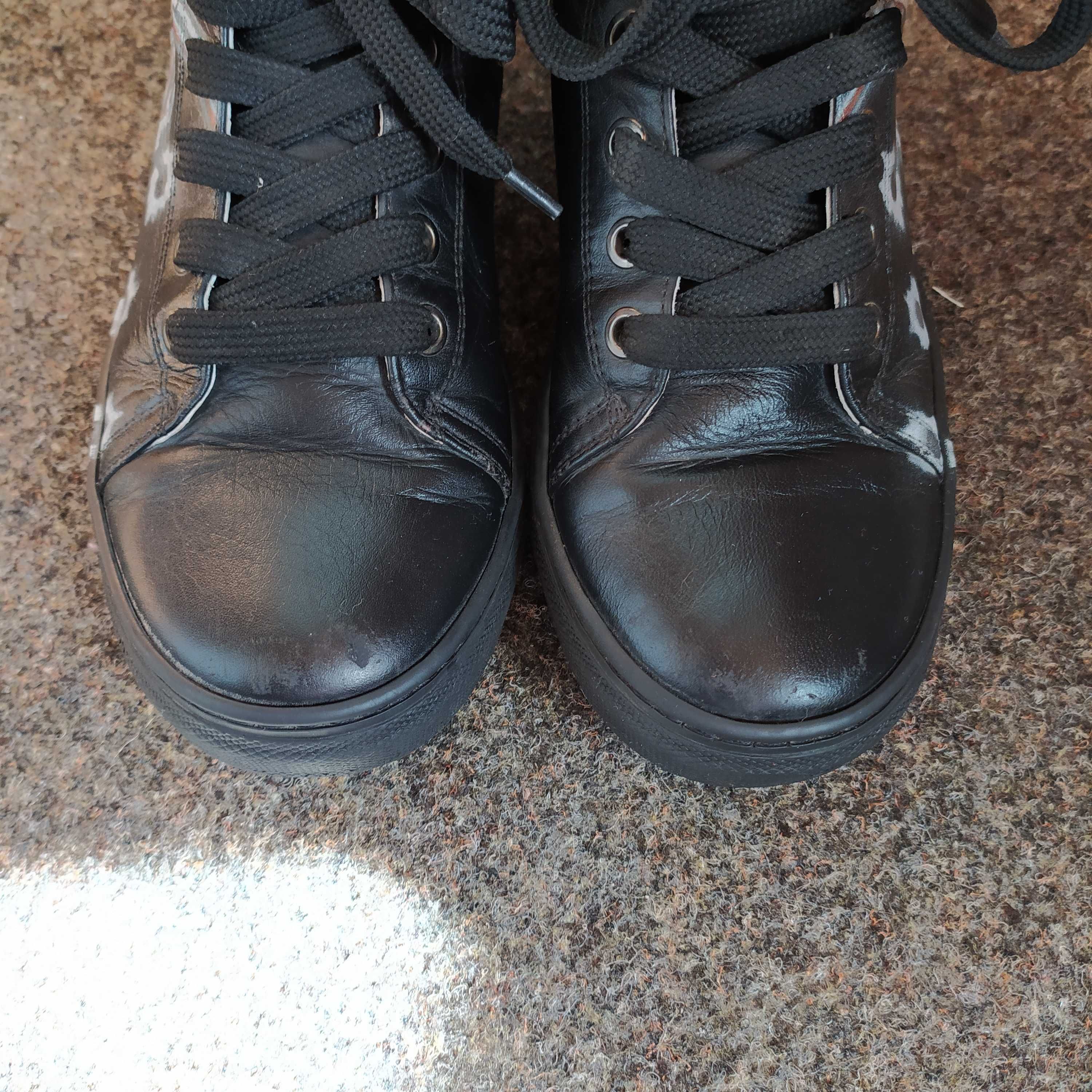 Чорні осінні черевики з натуральної шкіри від Be Kool з черепками-36р