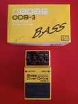 Vários pedais de baixo / Boss / Behringer