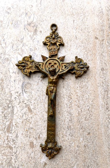 Crucifixo latão antigo