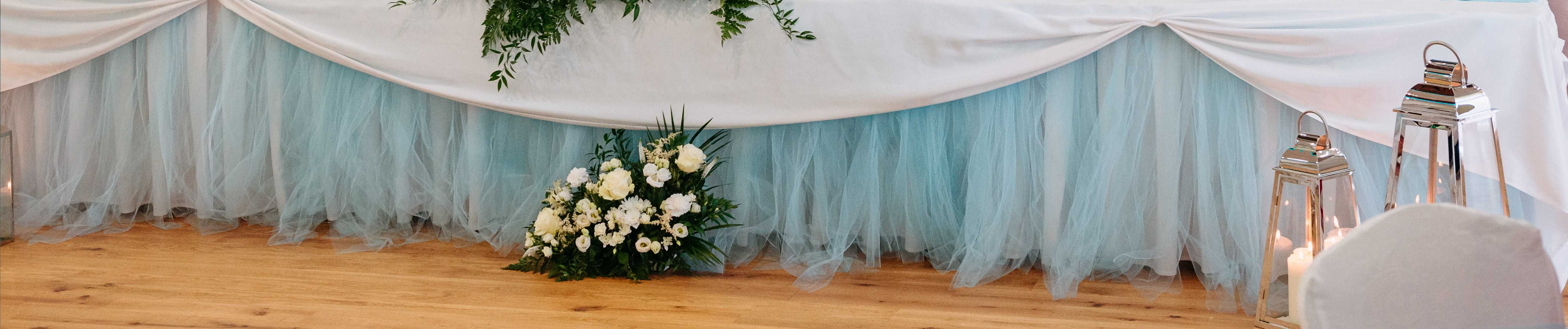 Skriting ślubny na dekoracje stołu pary młodej, błękitny skriting