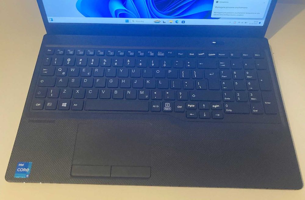 Fujitsu LIfebook A3511 i5-1135g7 8GB 256GB Win 11 Gwarancja