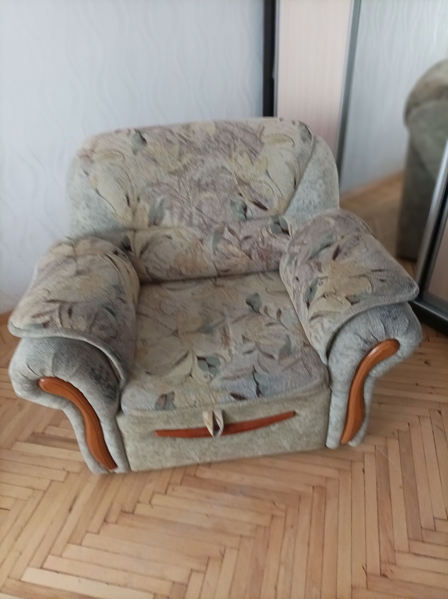 Продается кресло кровать, в хорошем состоянии, находится в г. Харьков