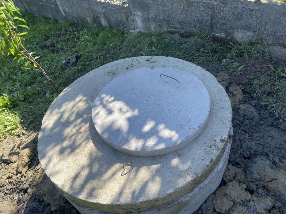 Продаю Люк колодца каналізацію  чистим кирницю септик докопуєм