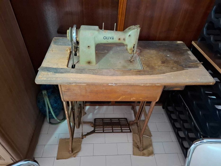 Máquina de costura oliva